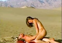 Brunetta sfregamento se film porno italiani con donne mature stessa e giocando con olio in massaggio e suzione e touching il screw