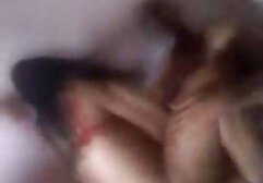 Barelli Fitts succhia cazzo negro davanti donne belle mature alla telecamera.